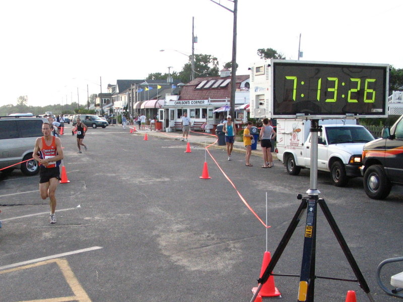 06 Jeff Wilson Nears Finish Line at 7-13pm